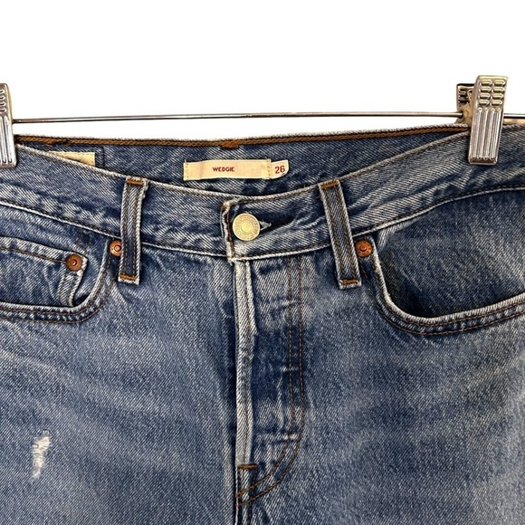 Levi's Women's Wedgie Fit Ankle Jeans - Picture 9 of 14